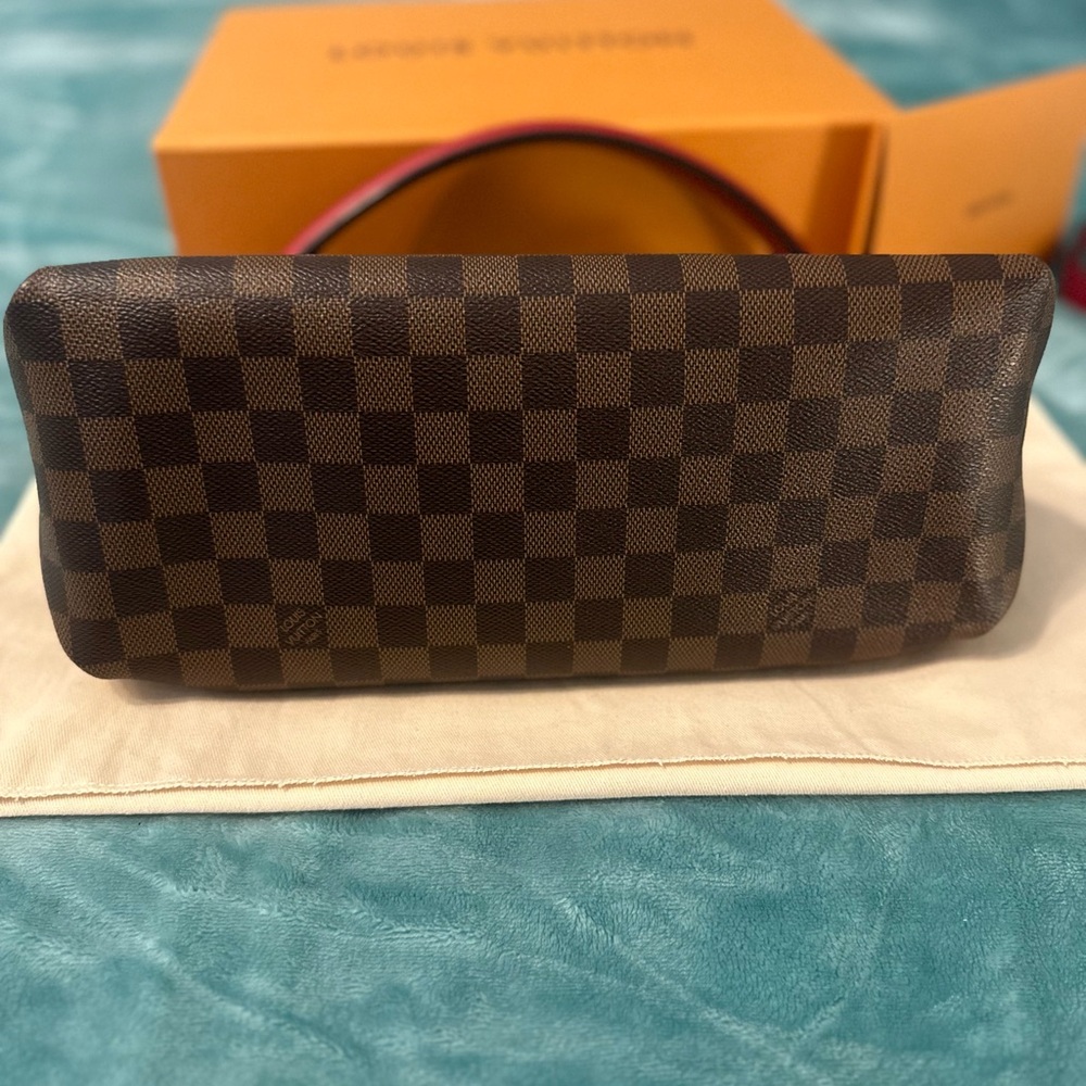 Louis Vuitton Beaubourg MM - Picture 10 of 10